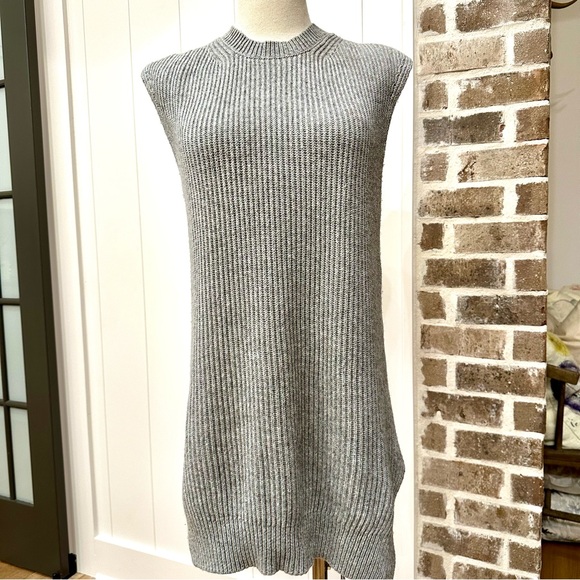 GAP Ribbed Chain Stitch Sweater with Cap Sleeve & Side Slit Gray — M - Picture 1 of 5